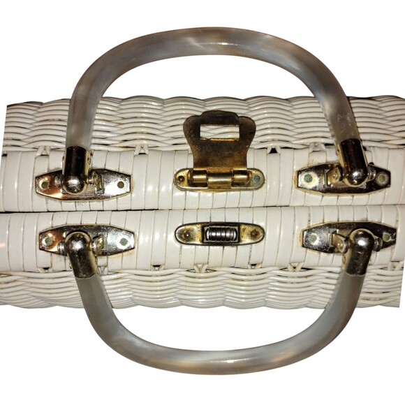 Vintage White Wicker Purse w/Pearl Lucite Handles Mid Century Modern Hong Kong - Picture 3 of 16